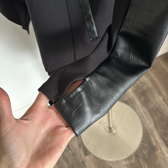 Sexy Jacket 🖤 - Picture 6 of 9